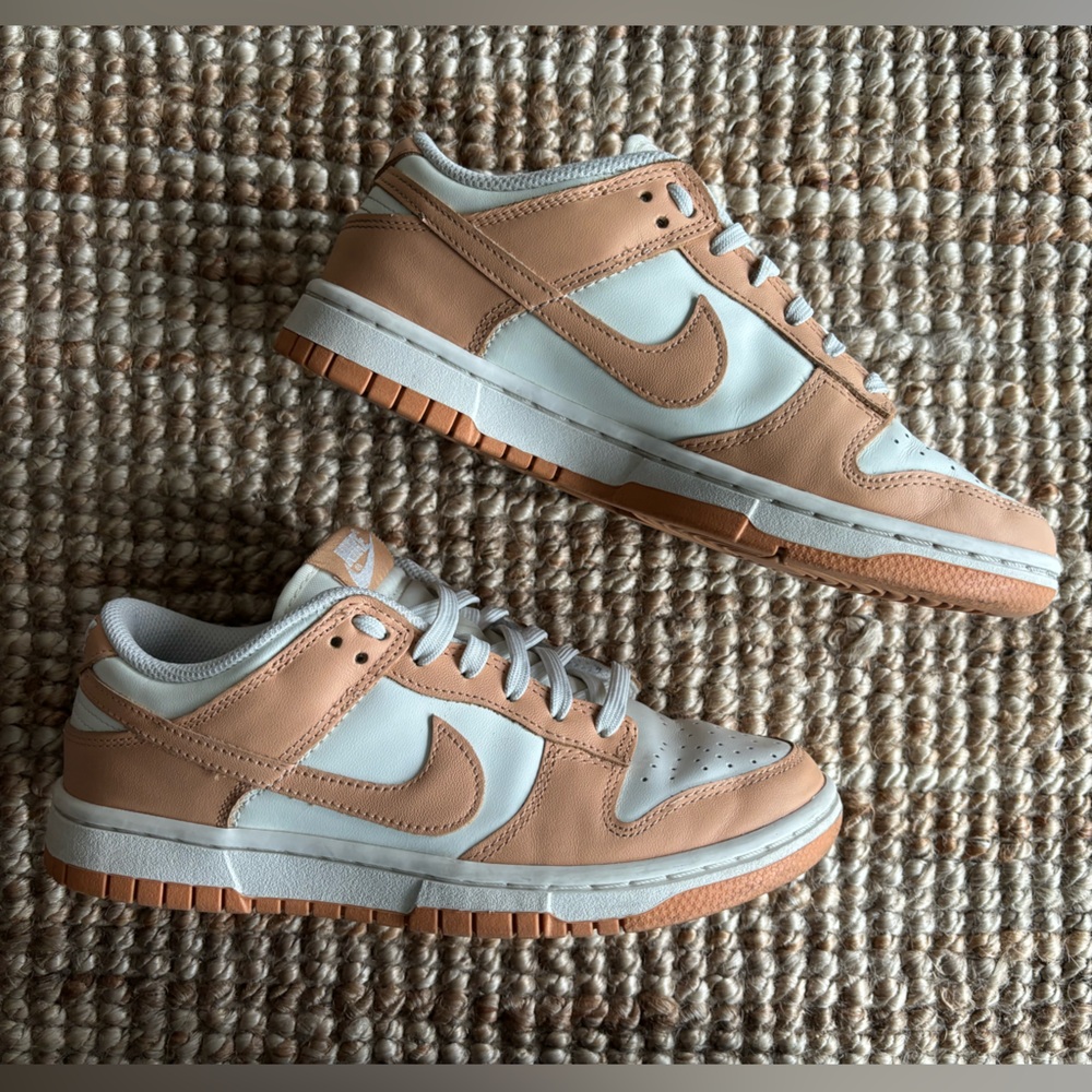 NIKE Women’s Dunks